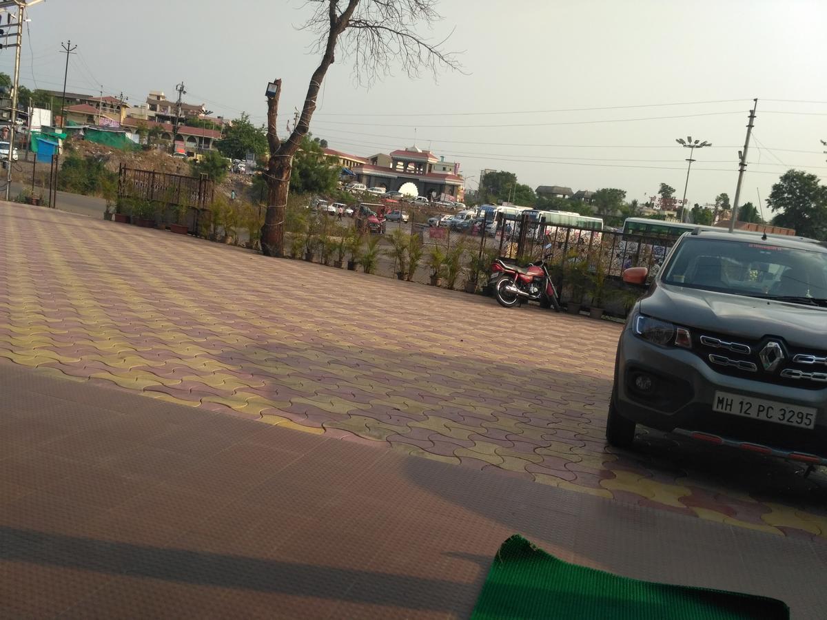 Ranjangaon Ganpati Hotel Morya Garden Ranjangaon מראה חיצוני תמונה